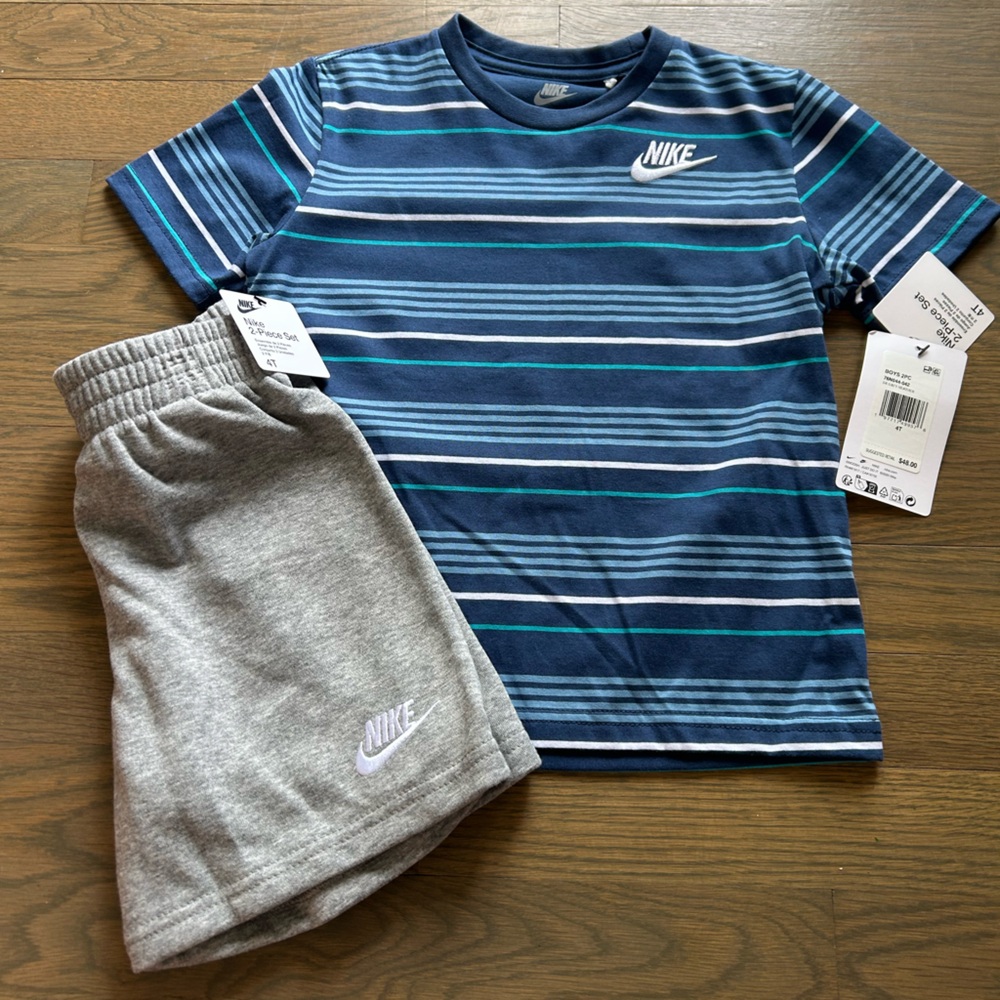 NWT Nike Toddler Set size 4T